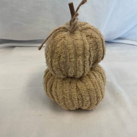 The Hearthside Collection - Mini Cream Pumpkin Stack - Picture 2 of 3